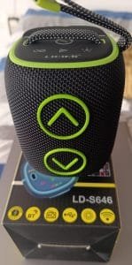 El Lidimi LD-S646 es un parlante portátil diseñado para ofrecer una experiencia de audio versátil y resistente, ideal para actividades al aire libre y uso diario. A continuación, se detallan sus principales características:🔊 Especificaciones Técnicas
Potencia de salida: 10W RMSTamaño del altavoz: 2.25 pulgadasDimensiones: 12.5 x 10.2 x 10.2 cmPeso: 0.7 kgMaterial: Tela resistente y ABS
facebook.com
+4
falabella.com.pe
+4
mercadolibre.com.ar
+4🔋 Batería y Autonomía
Capacidad de batería: 3000 mAhTiempo de carga: 3 a 5 horas (vía USB Tipo C)Autonomía: Hasta 20 horas de reproducción continua
falabella.com.pe
+1
mercadolibre.com.ar
+1📡 Conectividad y Funciones
Bluetooth: SíRadio FM: SíEntradas: USB, tarjeta TF (microSD)Función TWS (True Wireless Stereo): Sí, permite emparejar dos unidades para sonido estéreoLuces LED RGB: Sí, para efectos visuales dinámicosResistencia al agua: Certificación IPX5/IPX6, protege contra salpicaduras y polvo 